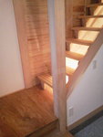 格子組階段とやわらかいひかりの足元照明
