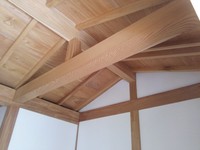 屋根板も欅材を使用しました。