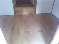 床板は、厚さ1寸3分幅1尺の欅材でしました。