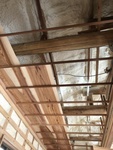 2階の共用部の天井を竿天井をしています。