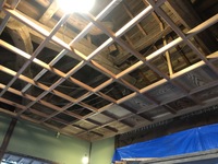 格子天井施工中です。